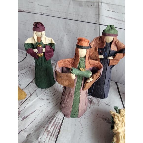 Vintage Folk Art Nativity Set Paper mache? Felt? Made In Philippines READ - Picture 6 of 16